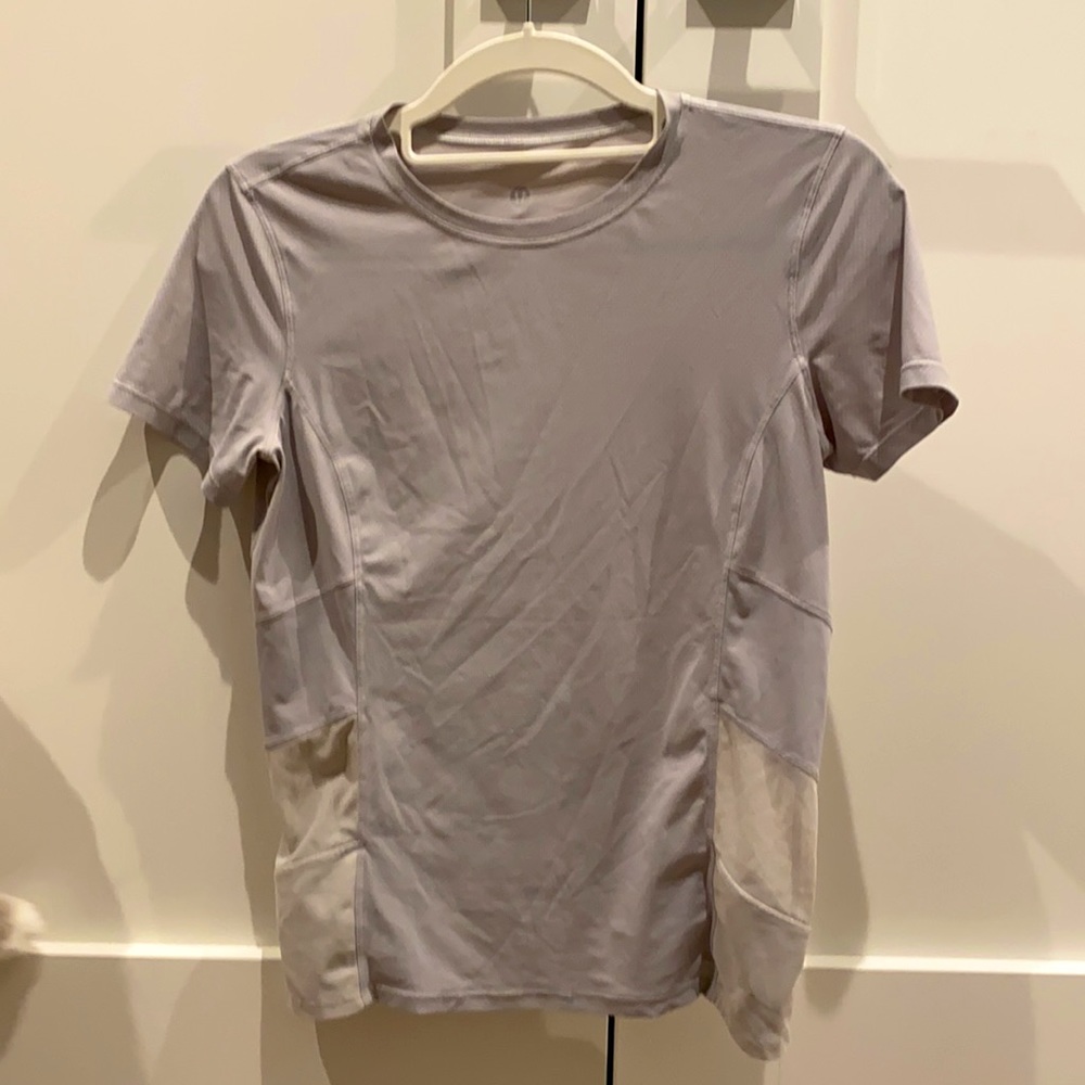 Lululemon Cross Court Play Short Sleeve, Size 4.